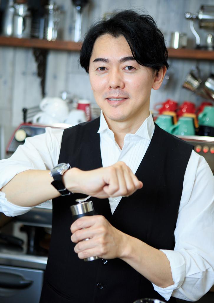 飲料専門家　江沢貴弘さん（４４）／食の専門校「レコールバンタン」の飲料部門責任者を経て、複数の飲料協会理事に就任。飲料企業への技術、レシピ提供なども（撮影／写真部・張溢文）