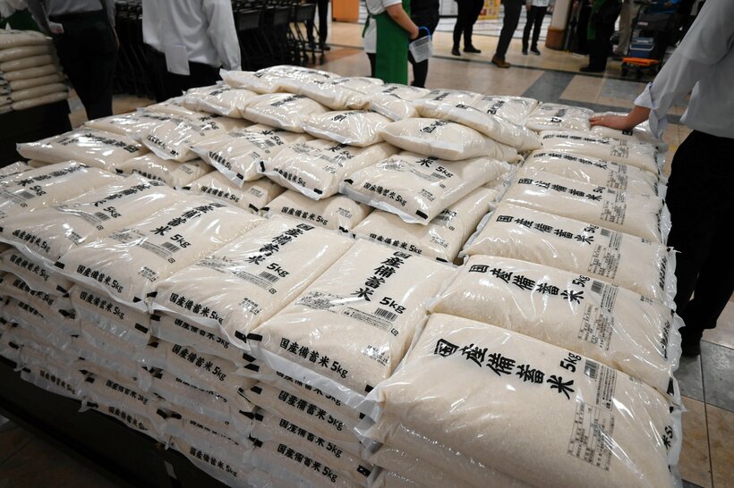 随意契約で安価な備蓄米が店頭に並ぶようになったが、銘柄米の価格引き下げの道筋は見えていない