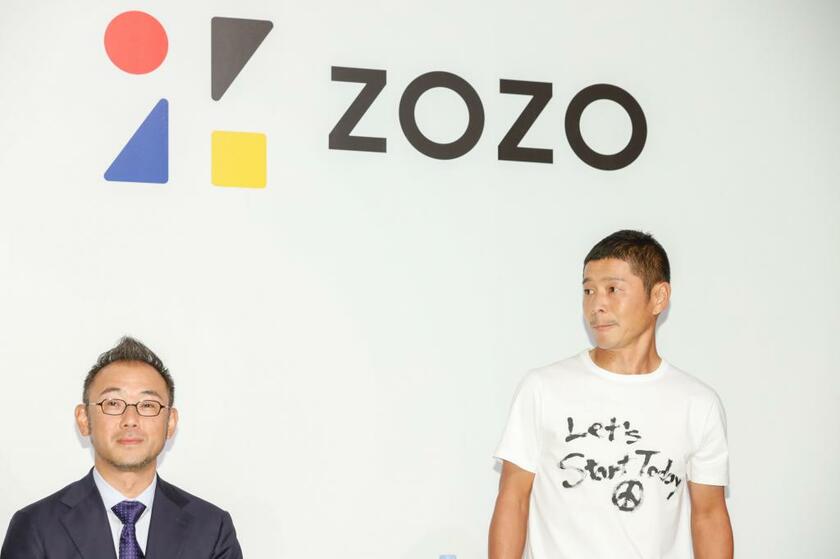 会見に挑むZOZOの新社長・澤田宏太郎氏（左）と前澤友作氏（撮影／今村拓馬）