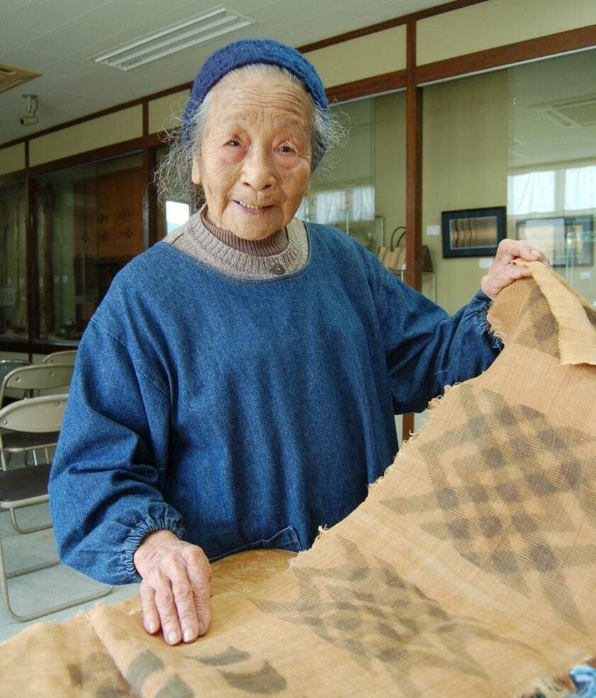芭蕉布の伝統を復活させた平良敏子さん