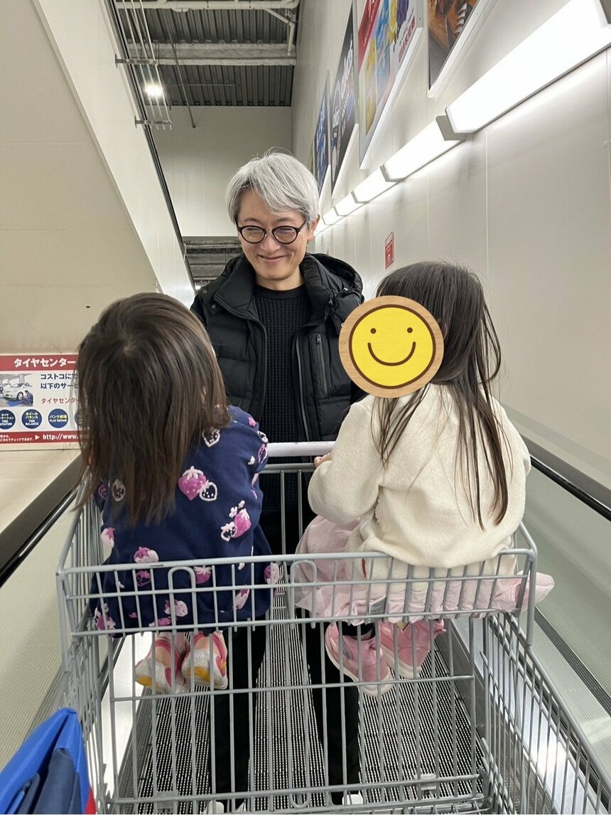 「娘たちには振り回されています（笑）」という登坂さん（提供写真）