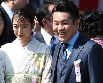 昨年の「桜を見る会」に参加した木下優樹菜さんと藤本敏史さん(ｃ)朝日新聞社