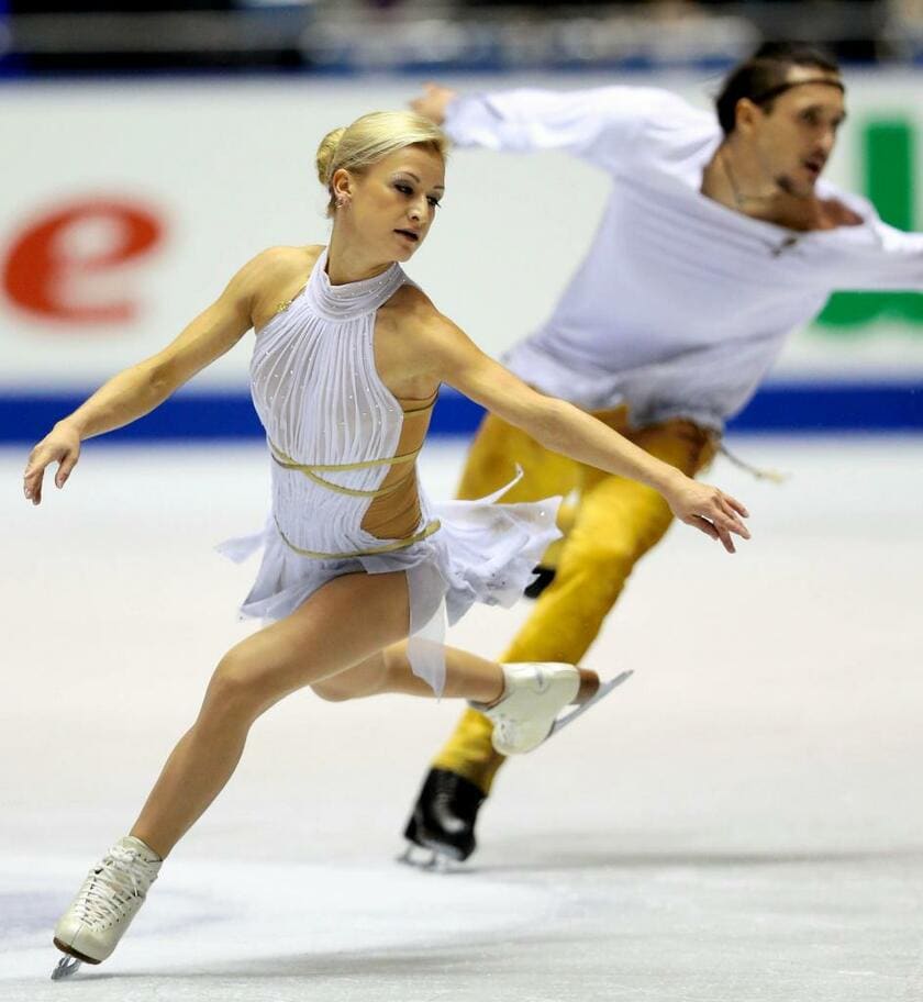 2013年のフィギュアスケート・NHK杯に出場したタチアナ・ボロソジャル（左）