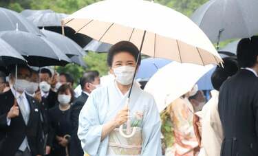〈雅子さま60歳を迎えて〉雨の園遊会 雅子さまや佳子さまがお使いだったのはどこの雨傘?古い品を大切にする天皇陛下