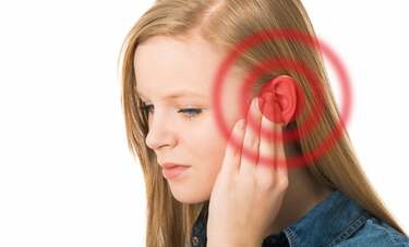 高齢になると「耳鳴り」を自覚する人が増えるのはなぜ？　起きる仕組みを医師が解説