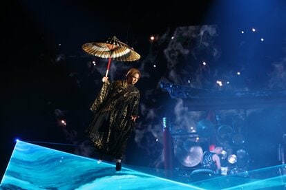 帝劇で、SHOCKの最中、堂本光一さんから直接いただいた限られた枚数しかない写真 帝劇で、SHOCKの最中、堂本光一さんから直接いただいた限られた