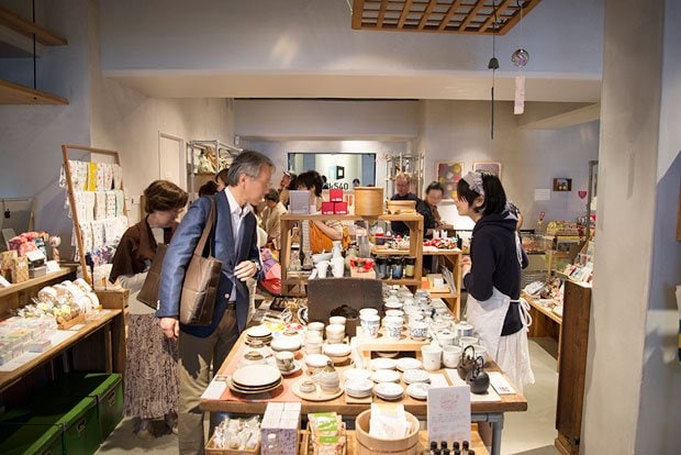 日本百貨店では今日も新しい出会いが生まれています
