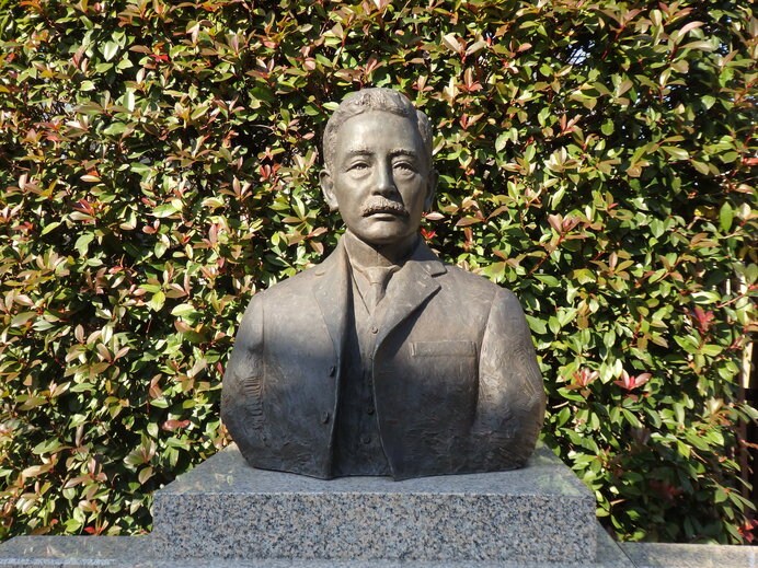 夏目漱石像