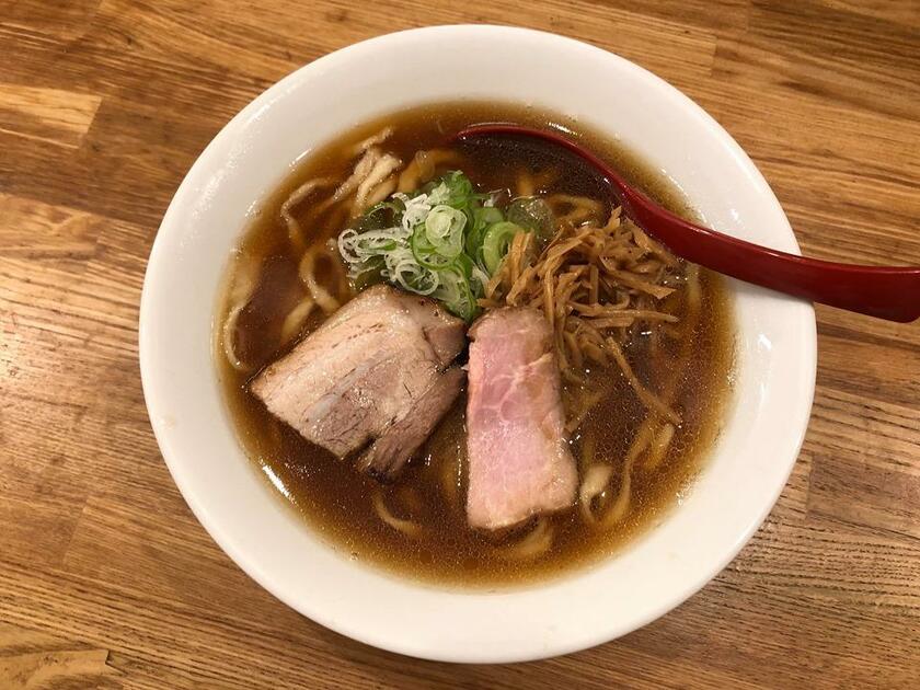 麺や 七彩の「喜多方らーめん」（筆者撮影）