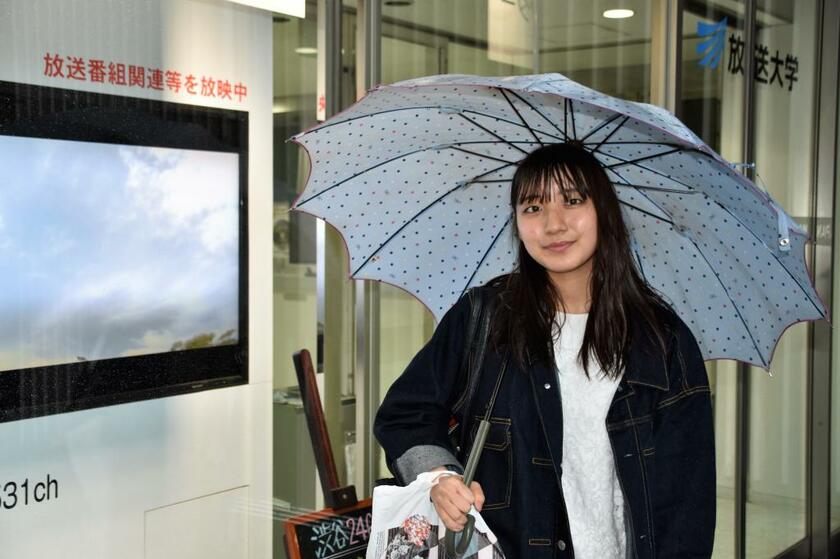 【放送大学在学、アルバイト】小澤茜さん／放送大学がなかったら、バイト先の紳士服店で正社員になることを目指していたと思います」と語る（撮影／編集部・澤田晃宏）