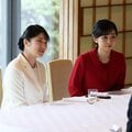 〈愛子さまの存在感〉愛子さまと佳子さま 息ぴったり!のご公務と「紅白コーデ」 園遊会で雅子さまが「振り返らなかった」理由とは?