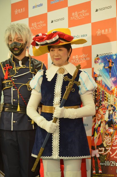 都内のハロウィーンイベントで「リボンの騎士」に扮した小池氏　（ｃ）朝日新聞社