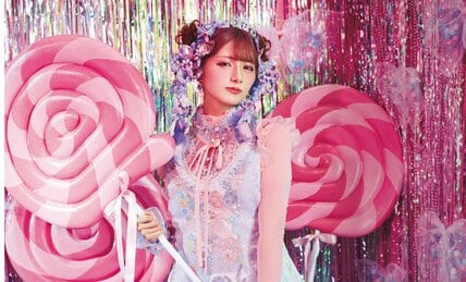 「アイス片手に泣きながら帰宅」「楽屋に入れてもらえない時期もあった」　“原宿系クリエーター”しなことは何者か？