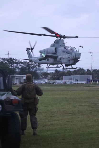 前日に沖縄県読谷村に不時着した米軍のヘリが離陸した　（ｃ）朝日新聞社