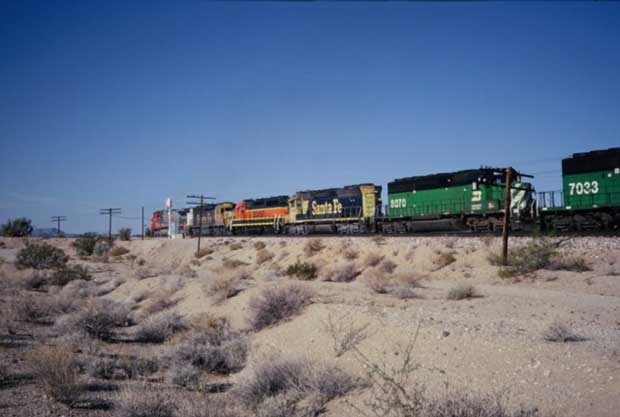 アリゾナ州を走る列車（撮影／大友博）