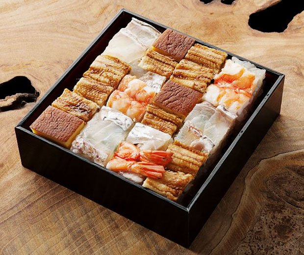 いづ重の上箱寿司
