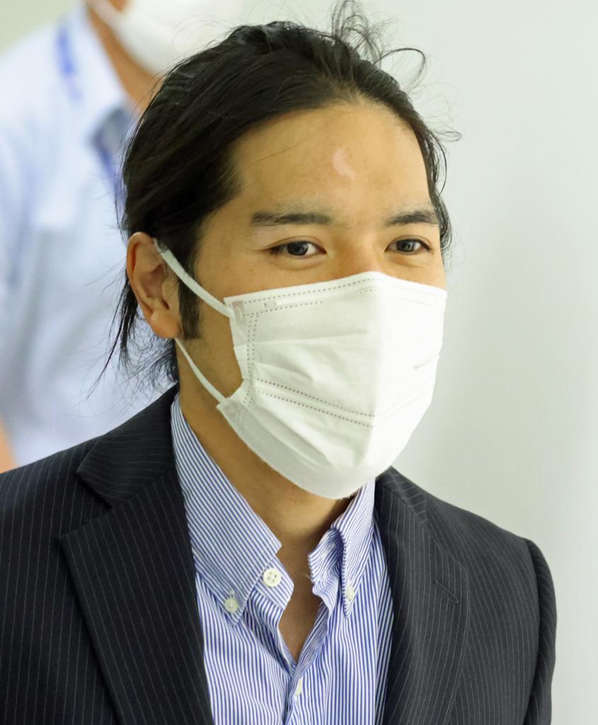 帰国直後の小室圭さん(C)朝日新聞社