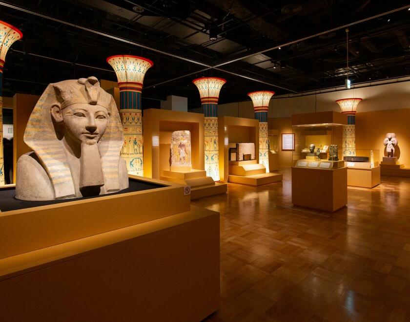 国立ベルリン・エジプト博物館のコレクションの中から選りすぐりの約１３０点の作品を展覧。初公開の作品も多い。江戸東京博物館で４月４日まで。この後、京都、静岡、八王子市に巡回（撮影／山本倫子）