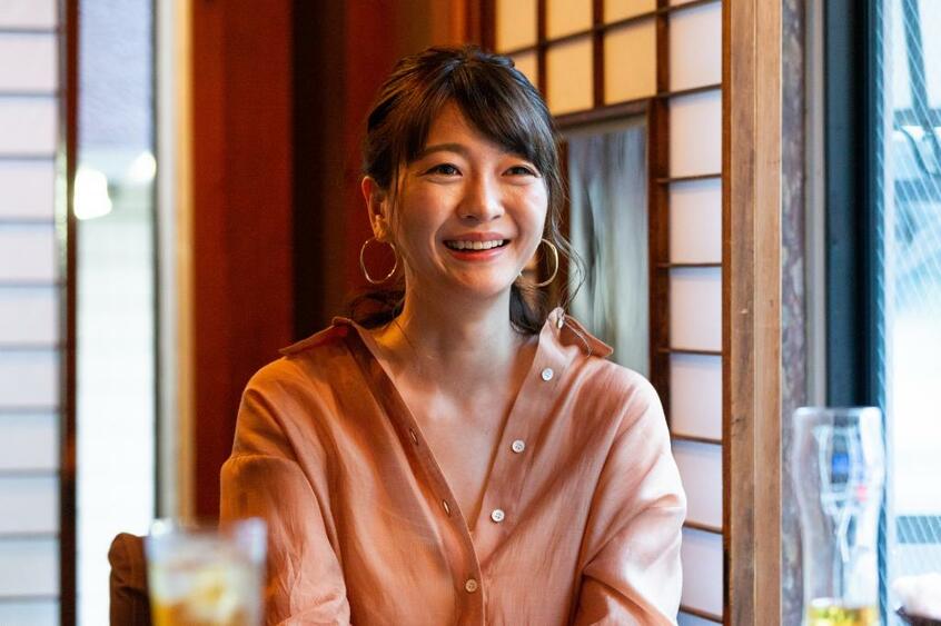 真船佳奈/まふね・かな 1989年生まれ。2012年、テレビ東京入社。2014年、制作現場に異動しADに。ディレクターを経て、現在はBSテレビ東京編成部に出向中。漫画家・ライターとしても活動している。ADの仕事ぶりやテレビの裏側を描いた漫画『オンエアできない!Deep』が発売中。Twitter:@mafune_kana/Instagram:@mafunekana(撮影/写真部・小黒冴夏)
