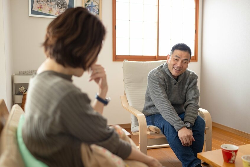 一緒に留学した妻は「最初は私のほうが上のクラスにいたのに、どんどん伸びて抜かされた。必死さが違ったし、勉強量がすごかった」。家庭でも社会課題についてよく話し合う(写真:上田泰世)