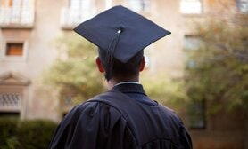 まさか還暦での仕事探しにまで関係するとは… 回答者の約半数が“重要”と考える「学歴」 でも、一緒に働く相手に求めるものは【AERAアンケート結果発表】