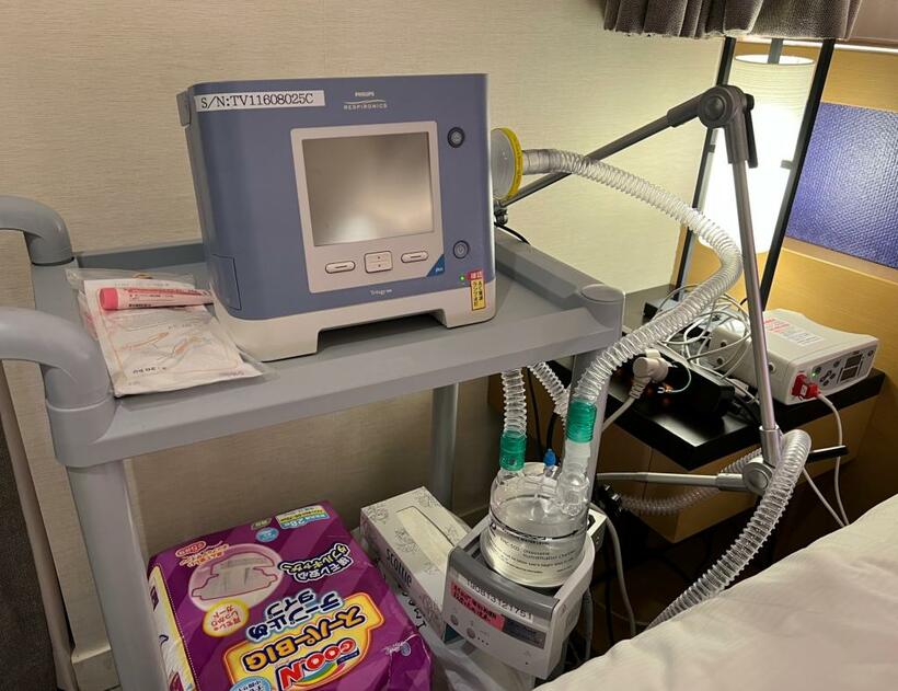旅行に持ち込んだ長女の医療機器／江利川さん提供