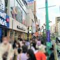 K-POPの聖地「新大久保」が汚されている 食べこぼしやタバコの吸い殻、吐瀉物まで…「もう住めない」と街を出ていく地元住民も