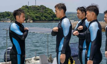 全国から女性ファンが訪れる海上保安庁の「潜水士」に密着 “海猿”を目指す「エリート」たちの素顔とは