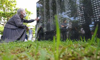 90年代生まれの若者たちが伝える「沖縄戦」 目指すのは「戦争のヤバさ」を伝えること