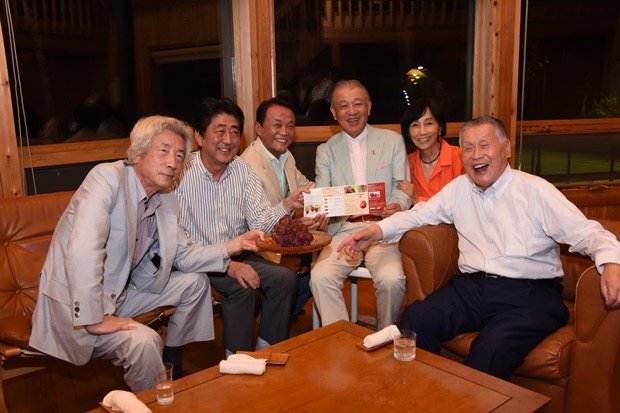 8月15日に一堂に会した歴代4首相ら（笹川洋平氏のブログより）