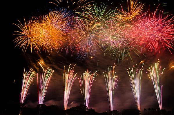 さあ夏本番！　全国各地で大輪が夜空を焦がす花火大会が開催されます！