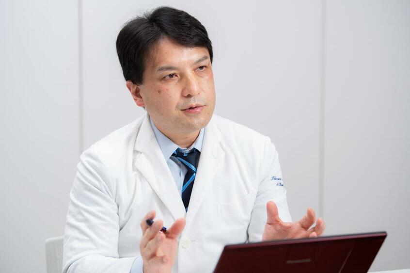 国立がん研究センター中央病院呼吸器外科長 渡辺俊一(わたなべ・しゅんいち)医師。2002年に同院に着任。15年から現職を務める(撮影/写真部・高野楓菜)