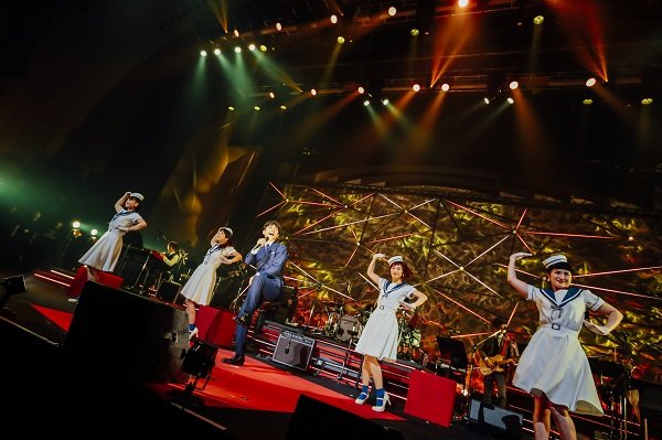 星野源、【新春Live】で自身最大規模のアリーナツアー開催を発表