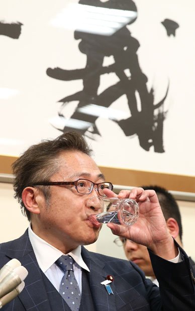 「責任野党」でも、代表は無責任！？　（c）朝日新聞社　＠＠写禁