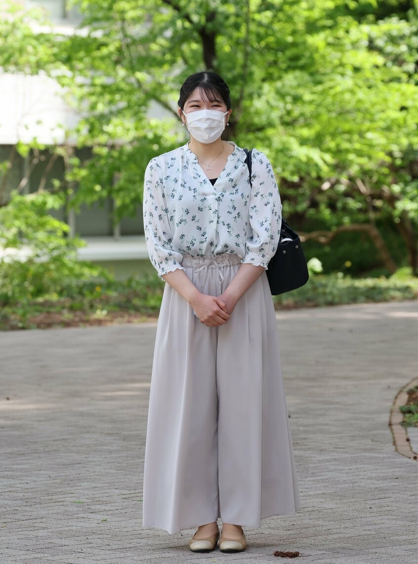 学習院大学に通学する天皇、皇后両陛下の長女愛子さま=23年4月12日 代表撮影