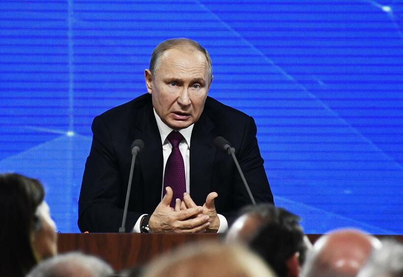 記者会見に臨むロシアのプーチン大統領　（ｃ）朝日新聞社