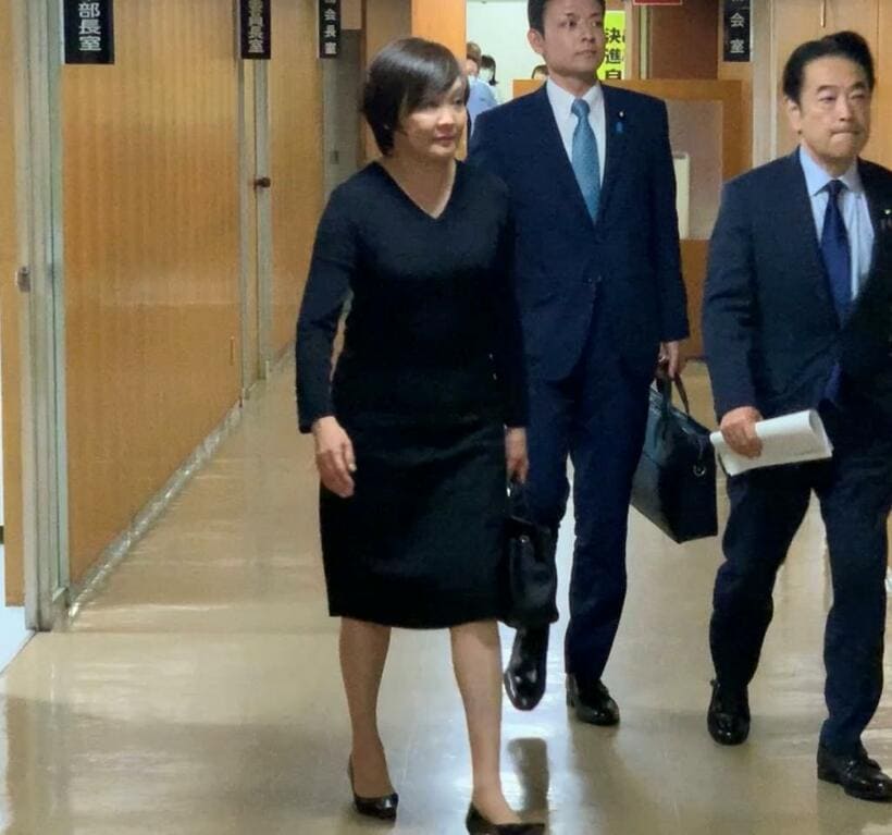 自民党本部を訪れ、茂木敏充幹事長らと面会した安倍昭恵氏