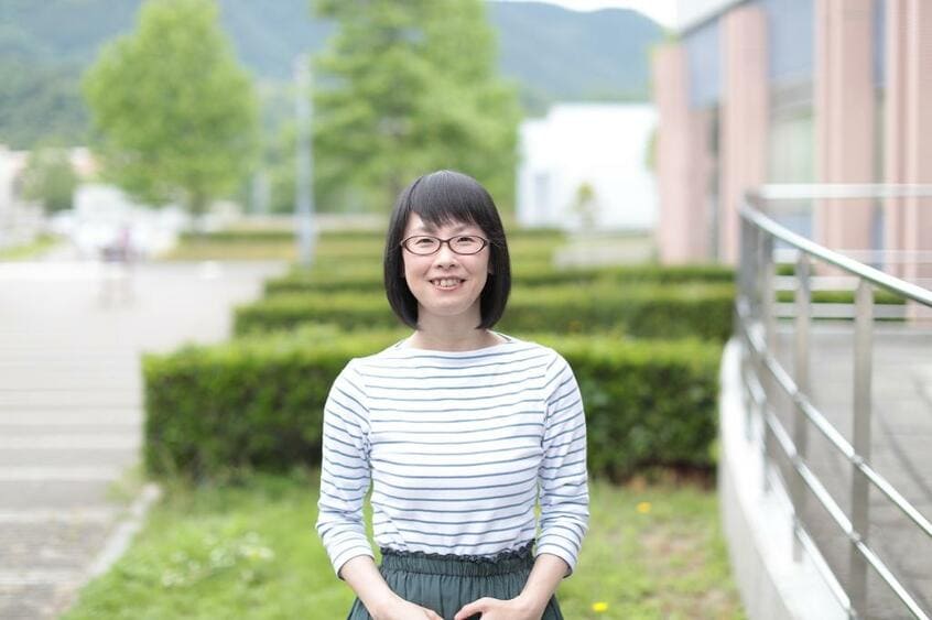ローカルジャーナリスト　田中輝美（たなか・てるみ）／島根県浜田市出身・在住。島根県立大学准教授。地元紙記者を経て独立。著書に『関係人口の社会学』など（写真：本人提供）