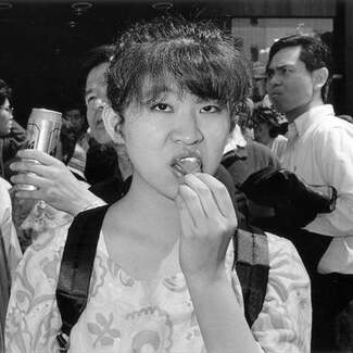 ストロボをガツンと焚いて撮影した硬派なストリートスナップ 写真家・山崎弘義