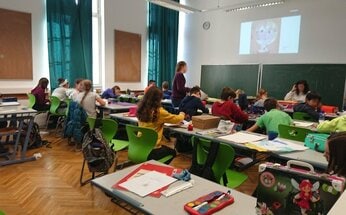 オーストリアでは小学生でも留年の危機⁉ 小中高生の50%が「留年救済用の家庭教師」を利用