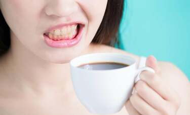 コーヒー、ワインを飲みすぎると歯が黄ばむって本当？　マスク着用緩和で歯のホワイトニング増加