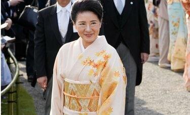 【秋の園遊会】雅子さまは別格の「錦秋の美」の訪問着　愛子さまは「百花繚乱」の振袖で