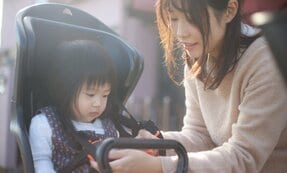 「働くのは負け」「子育て中も自分のキャリア考えなきゃ」　専業主婦と働く女性の埋められない溝