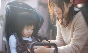 「働くのは負け」「子育て中も自分のキャリア考えなきゃ」 専業主婦と働く女性の埋められない溝
