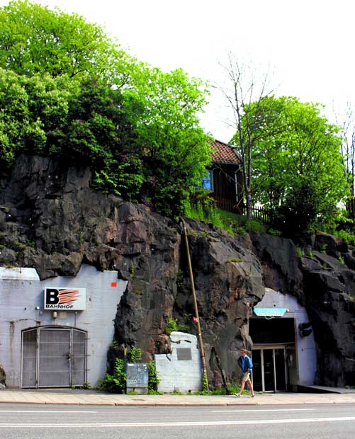 冷戦時代の核シェルターを改造した地下データセンター（スウェーデンのストックホルム市内）　（ｃ）朝日新聞社