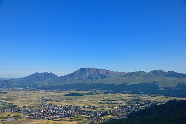 雄大な阿蘇五岳が見えます（画像はイメージ）