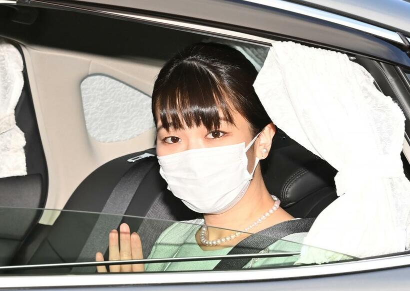 赤坂御用地を出る秋篠宮家の長女眞子さま（ｃ）朝日新聞社