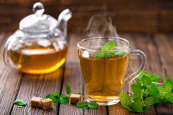 ミント緑茶。お好みでお砂糖を入れる方も。