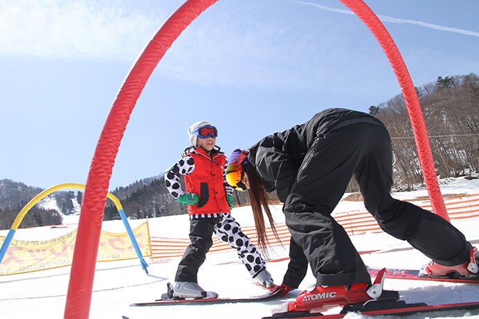 ファミリーに人気のスキー場のスクールといえば「タングラムキッズ＆ジュニアスクール」（タングラムスキーサーカス）