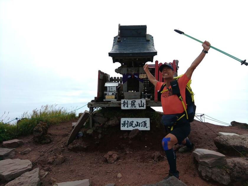 ２０２１年８月２日／１３１０日目に３０１座目の利尻岳山頂へゴール（写真：ハタケスタジオ／本人提供）